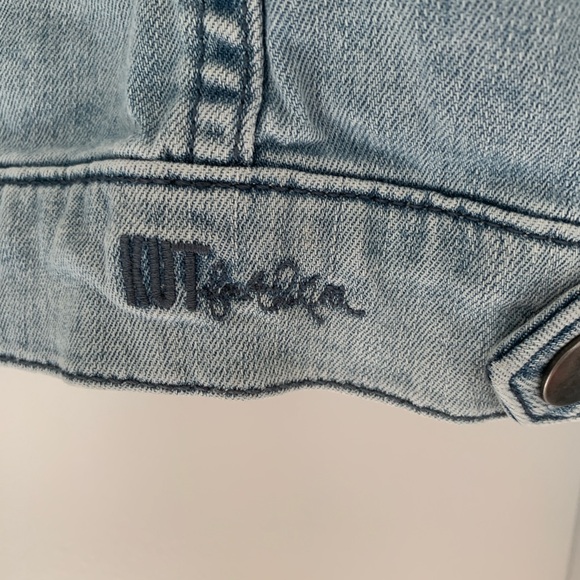 Kut from the Kloth Women’s Distressed Classic Denim Jacket Light Wash Size Small - Picture 3 of 15